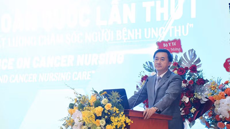 GS, TS Trần Văn Thuấn, Thứ trưởng Y tế phát biểu tại hội thảo.