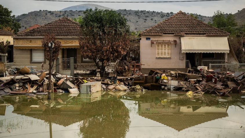 Bão Elias gây mưa lớn và úng ngập tại thành phố Volos. (Ảnh: AFP/TTXVN)