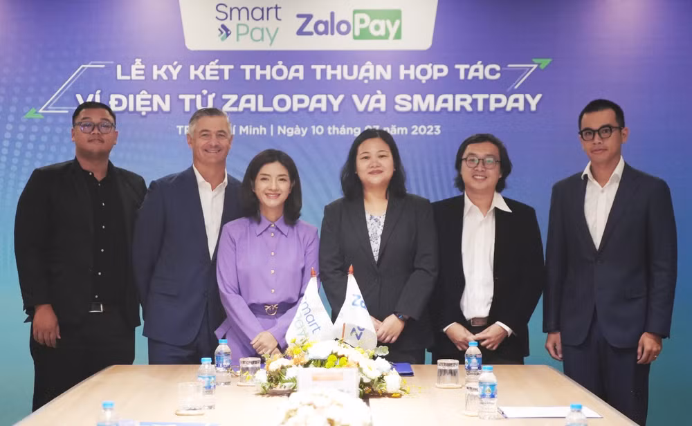 Quang cảnh lễ ký kết.