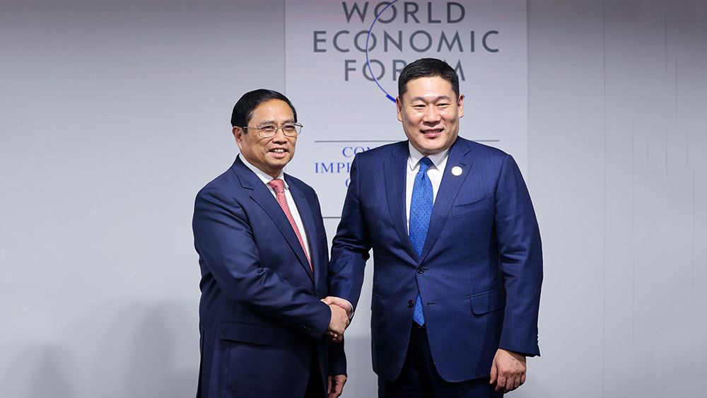 Thủ tướng Chính phủ Phạm Minh Chính và Thủ tướng Mông Cổ Oyun-Erdene Luvsannamsrai. (Ảnh: NHẬT BẮC)