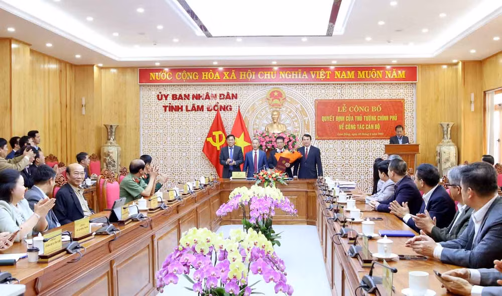 Quang cảnh Lễ công bố Quyết định của Thủ tướng Chính phủ về công tác cán bộ.