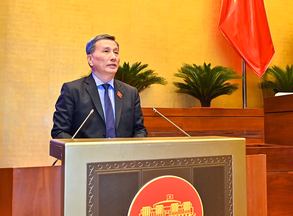 Chủ nhiệm Ủy ban Khoa học, Công nghệ và Môi trường Lê Quang Huy trình bày Báo cáo giải trình, tiếp thu, chỉnh lý dự thảo Luật Bảo vệ quyền lợi người tiêu dùng (sửa đổi).