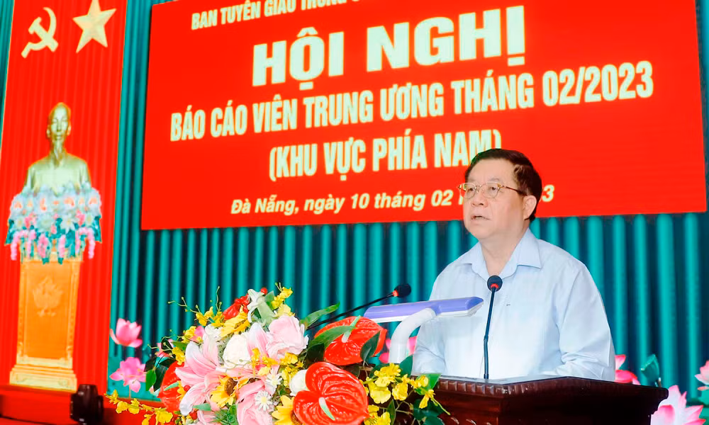 Đồng chí Nguyễn Trọng Nghĩa, Bí thư Trung ương Đảng, Trưởng Ban Tuyên giáo Trung ương phát biểu chỉ đạo hội nghị.