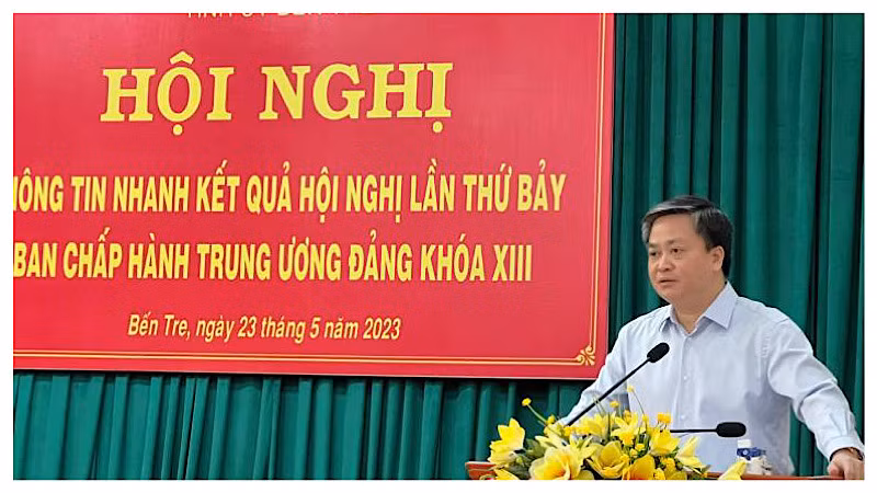 Đồng chí Lê Đức Thọ, Bí thư Tỉnh ủy Bến Tre, thông tin nhanh kết quả Hội nghị lần thứ 7 Ban Chấp hành Trung ương khóa XIII.