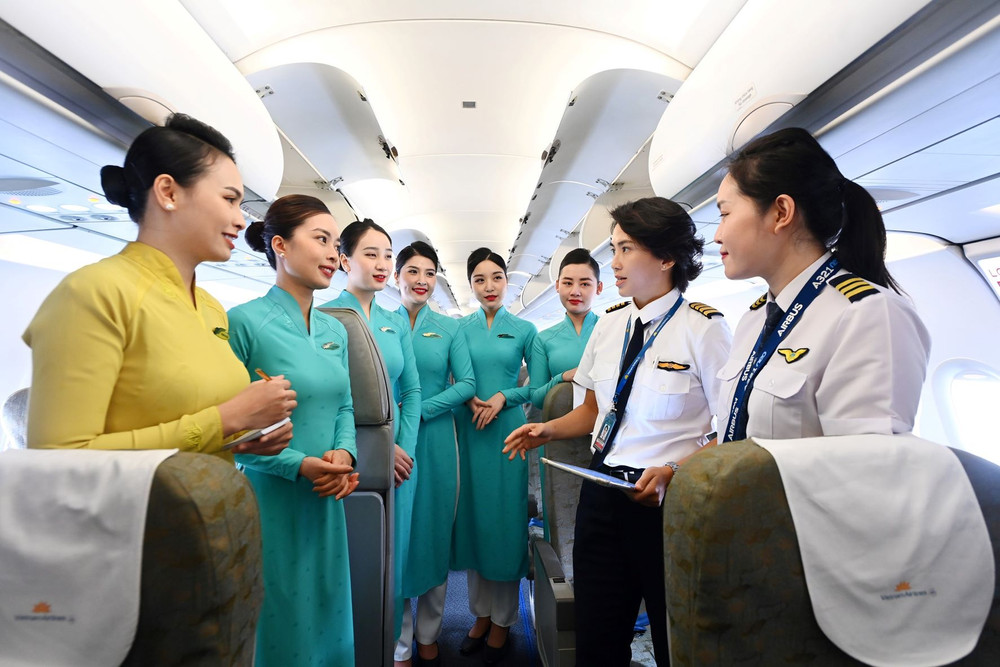 [Ảnh] Chuyến bay đặc biệt dịp Quốc tế Phụ nữ