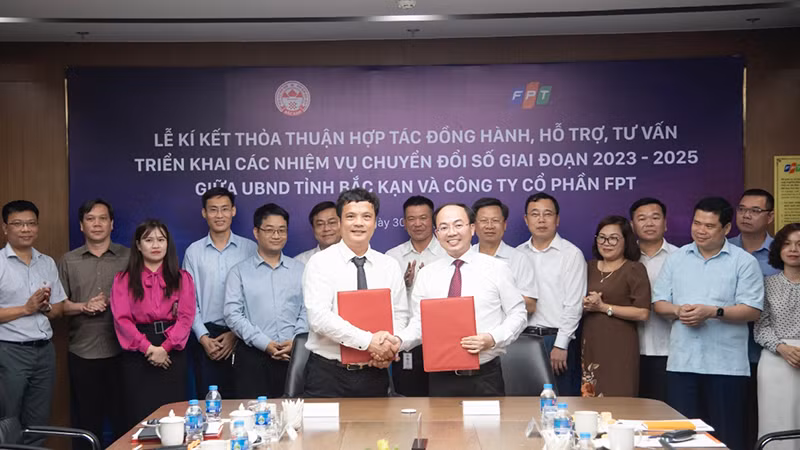 Quang cảnh lễ ký kết.