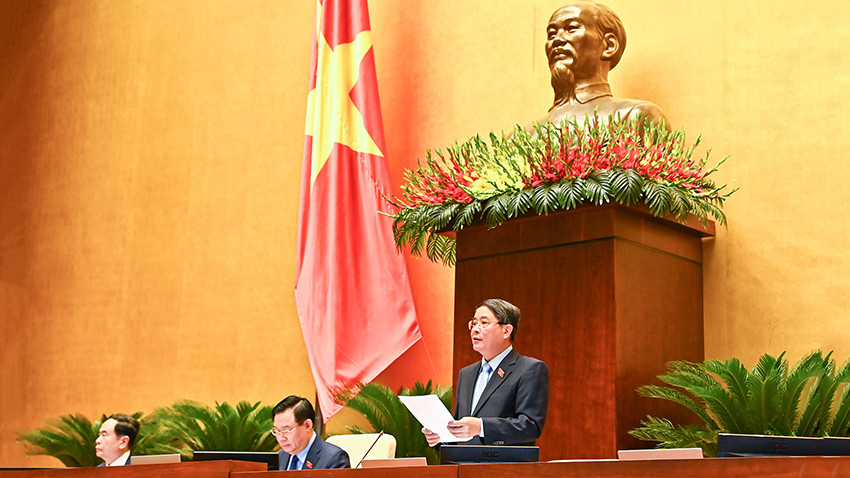 Phó Chủ tịch Quốc hội Nguyễn Đức Hải điều hành nội dung phiên họp.