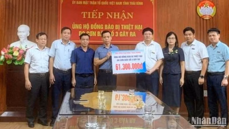 Trường Đại học Thái Bình ủng hộ đồng bào bị thiên tai do bão số 3 gây ra số tiền 61,3 triệu đồng.