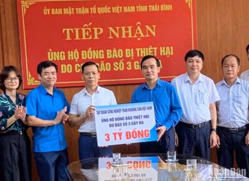 Tập đoàn Công nghiệp Than-Khoáng sản Việt Nam đăng ký ủng hộ 3 tỷ đồng.