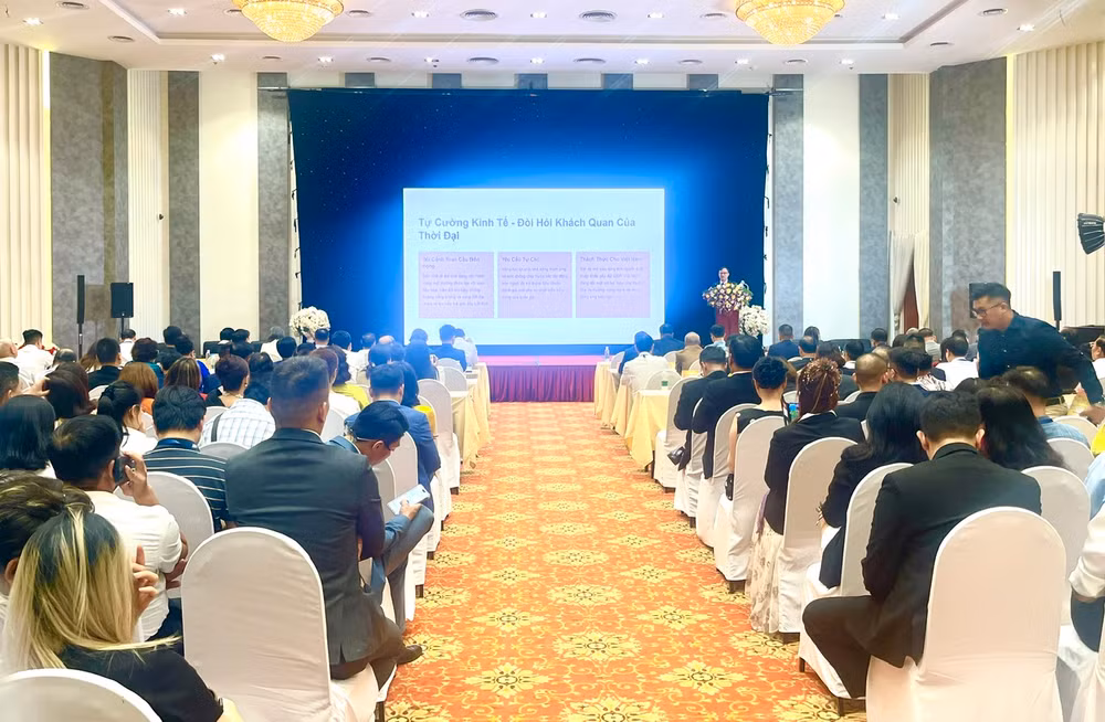 Tọa đàm “Kỷ nguyên mới-Kỷ nguyên vươn mình phát triển giàu mạnh, thịnh vượng của dân tộc”.