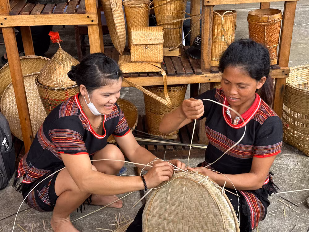 Thi đan lát tại lễ hội sâm Ngọc Linh lần thứ V.