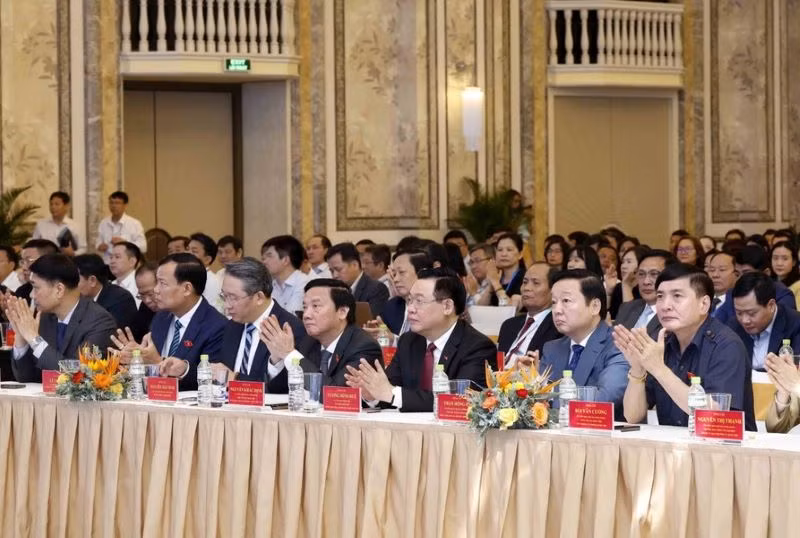 Chủ tịch Quốc hội Vương Đình Huệ và các đại biểu dự lễ công bố.