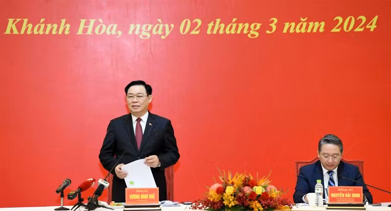 Chủ tịch Quốc hội Vương Đình Huệ làm việc với Ban Thường vụ Tỉnh ủy Khánh Hòa.