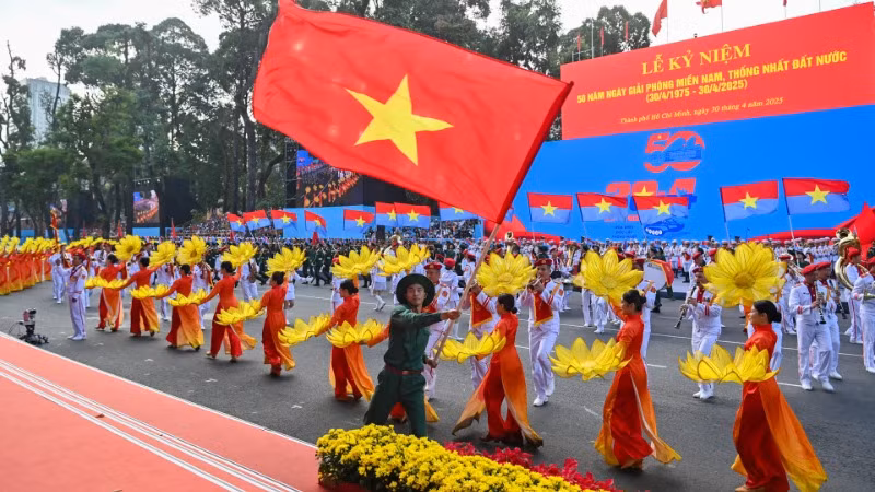 Chương trình biểu diễn nghệ thuật của các văn nghệ sĩ Thành phố Hồ Chí Minh tại lễ tổng duyệt. (Ảnh: DUY LINH)