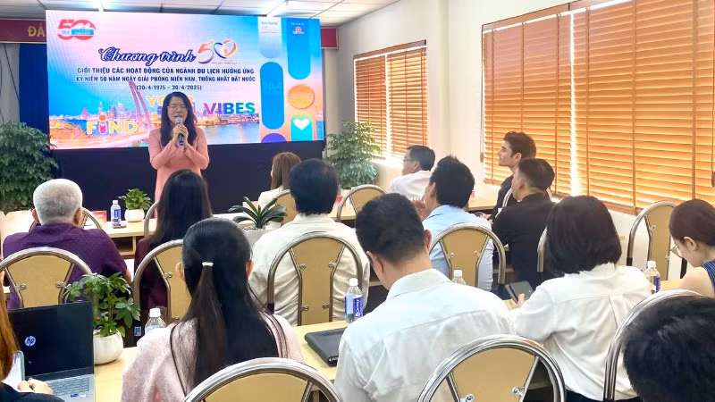 Bà Nguyễn Thị Ánh Hoa, Giám đốc Sở Du lịch thành phố Hồ Chí Minh phát biểu. 