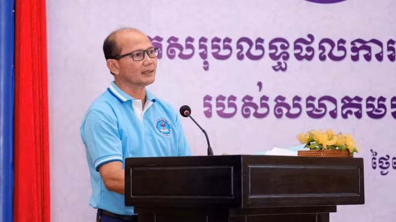 Học giả Uch Leang tại Hội nghị Cựu sinh viên Campuchia từng học ở Việt Nam, tháng 3/2025. (Ảnh: Báo Nhân Dân)