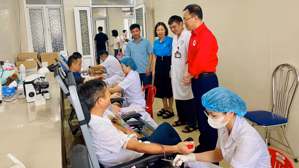 Phong trào hiến máu tình nguyện ngày càng phát triển mạnh, dần đi sâu vào nhận thức lối sống và trách nhiệm của mỗi cán bộ công chức, viên chức, người lao động ngành y Ninh Bình. 