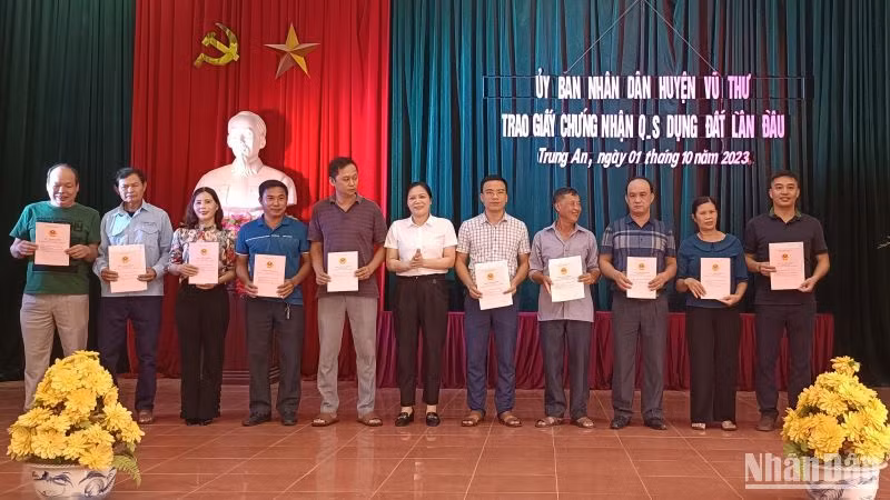 Chính quyền huyện Vũ Thư nhận việc khó về mình, đề cao trách nhiệm vì quyền lợi chính đáng của nhân dân. (Ảnh Mai Tú)