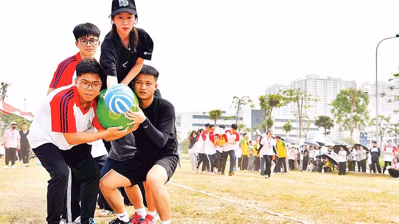 Ngày hội được tích hợp nhiều nội dung rèn luyện thể chất hấp dẫn, sôi nổi.