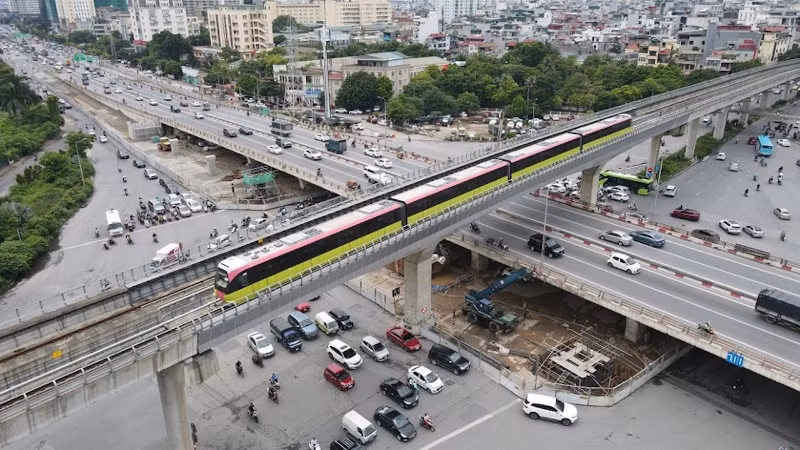 Luật Thủ đô 2024 cho phép thành phố Hà Nội đầu tư phát triển đường sắt đô thị được ưu tiên áp dụng mô hình TOD, sẽ là “cú huých” cho phát triển giao thông, đô thị Hà Nội.