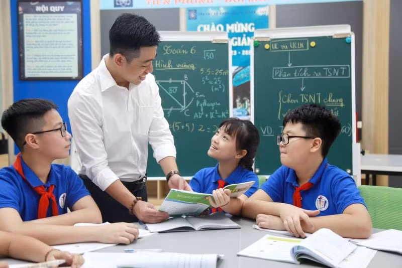 Thầy Phạm Hoàng Tuấn Minh, Trường Trung học cơ sở Trưng Vương (quận Hoàn Kiếm) là giáo viên trẻ, tâm huyết, nhiều sáng tạo trong giảng dạy.