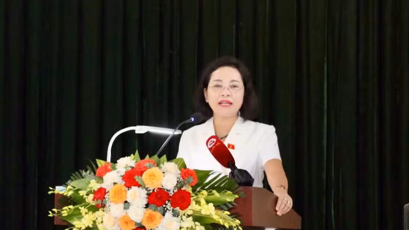 Đồng chí Nguyễn Thị Thanh, Phó Chủ tịch Quốc hội phát biểu tại các buổi tiếp xúc cử tri tại Ninh Bình.