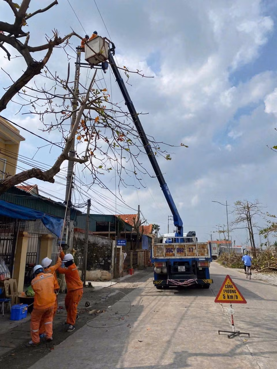 Đội xung kích PC Ninh Bình luôn duy trì thực hiện báo cáo kết quả thực hiện nhiệm vụ hằng ngày của từng đội về lãnh đạo công ty để thường xuyên, kịp thời nắm bắt và có hướng chỉ đạo phù hợp.
