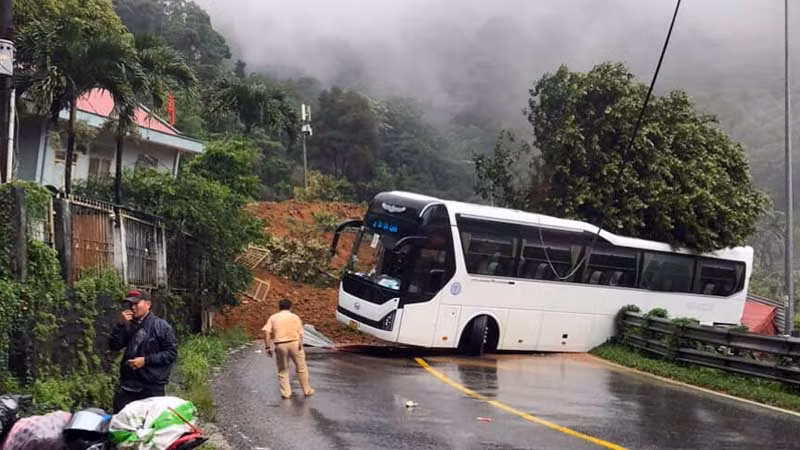Khu vực xảy ra vụ sạt lở khiến các nạn nhân bị vùi lấp.