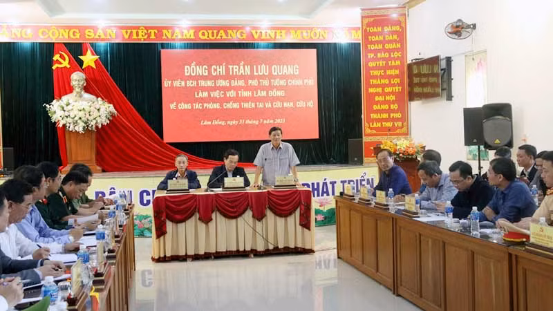 Quang cảnh buổi làm việc.