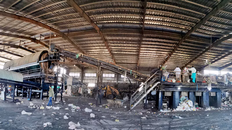 Dây chuyền xử lý rác tại nhà máy xử lý chất thải rắn thành phố Đà Lạt.