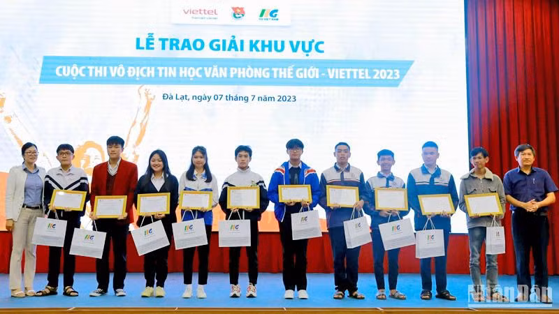 Quang cảnh trao giải khu vực Tây Nguyên, Cuộc thi vô địch Tin học văn phòng thế giới - Viettel 2023.
