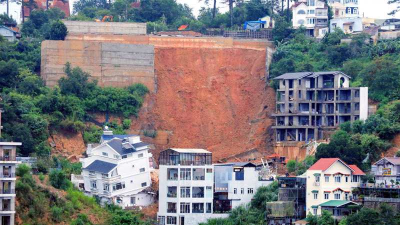 Chủ động xử lý đoạn ta-luy tại vị trí sạt lở nghiêm trọng ở Đà Lạt ảnh 1