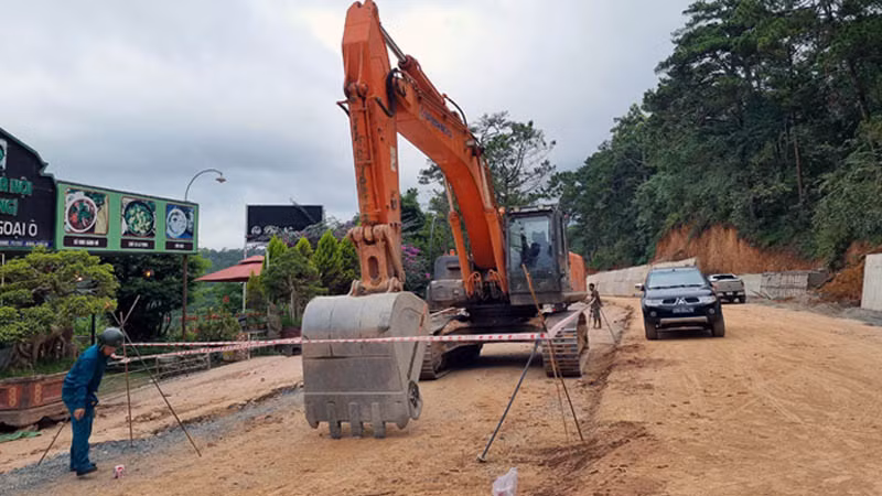 Lực lượng chức năng phong tỏa phương tiện liên quan vụ việc.