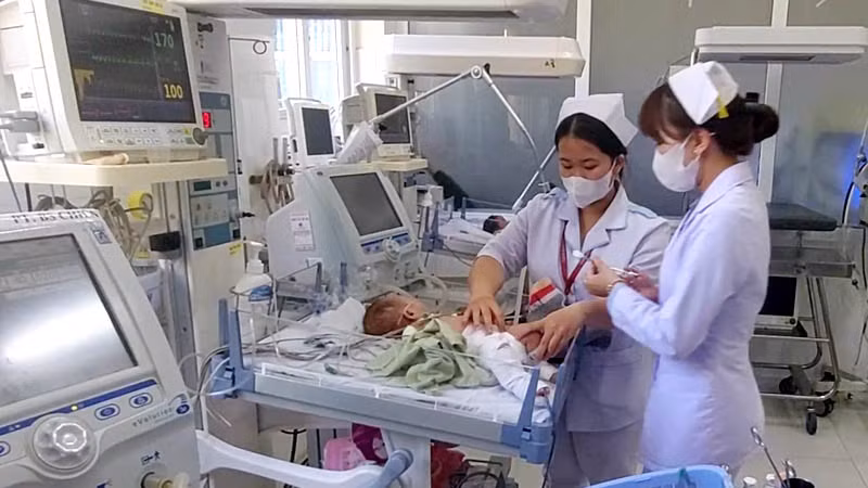 Bé C. được điều trị đặc biệt tại Bệnh viện đa khoa Lâm Đồng.