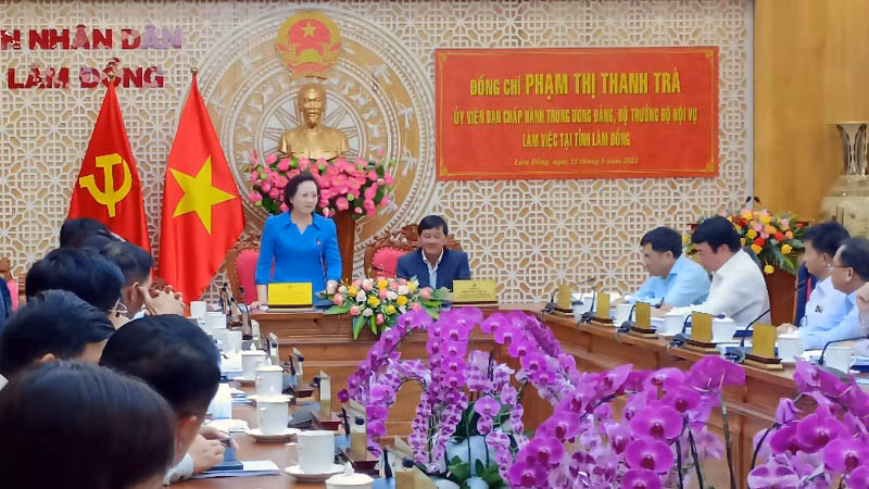 Bộ trưởng Nội vụ Phạm Thị Thanh Trà phát biểu ý kiến tại buổi làm việc.