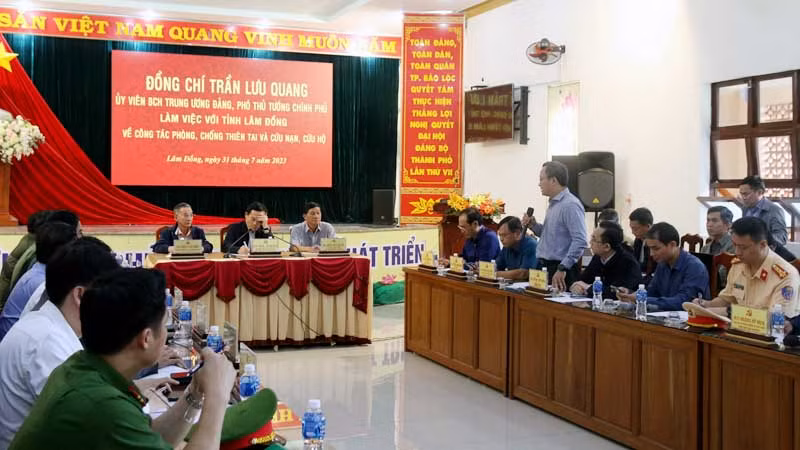 Các bộ, ngành Trung ương phát biểu ý kiến tại buổi làm việc.