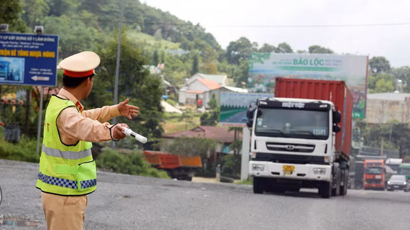 Ủy ban nhân dân tỉnh Lâm Đồng yêu cầu bố trí chốt trực ở những khu vực giao thông trọng yếu để hướng dẫn, phân luồng phù hợp với tình hình thực tế trong dịp lễ 2/9.