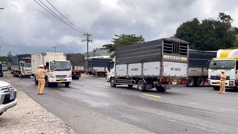 Các phương tiện đã được lưu thông qua tuyến đèo Bảo Lộc.