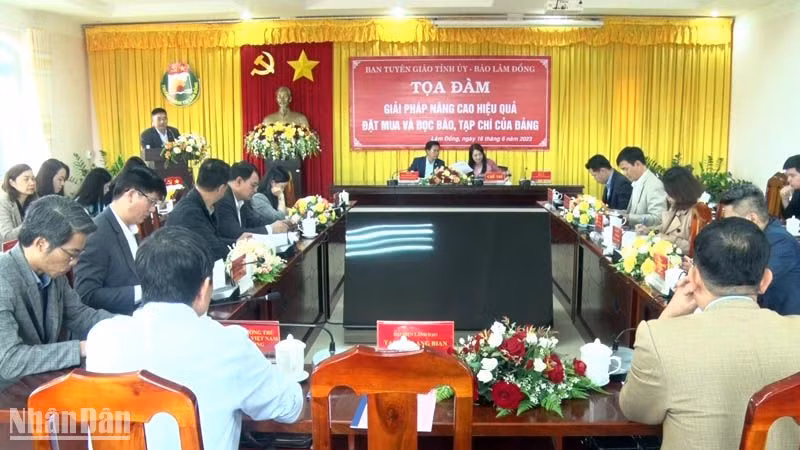 Quang cảnh tọa đàm.