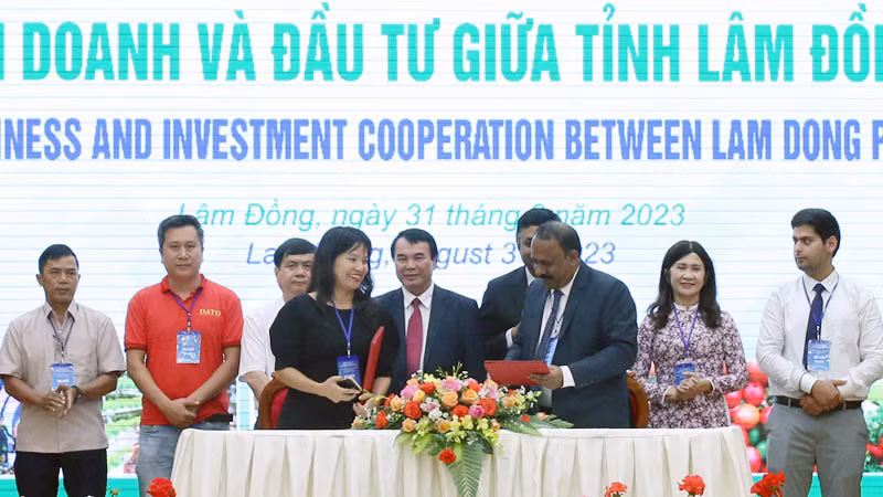 Công ty Holiday World (Ấn Độ) ký kết biên bản ghi nhớ, hợp đồng nguyên tắc về hợp tác thương mại với Công ty cổ phần Samten Hills Đà Lạt (Lâm Đồng).