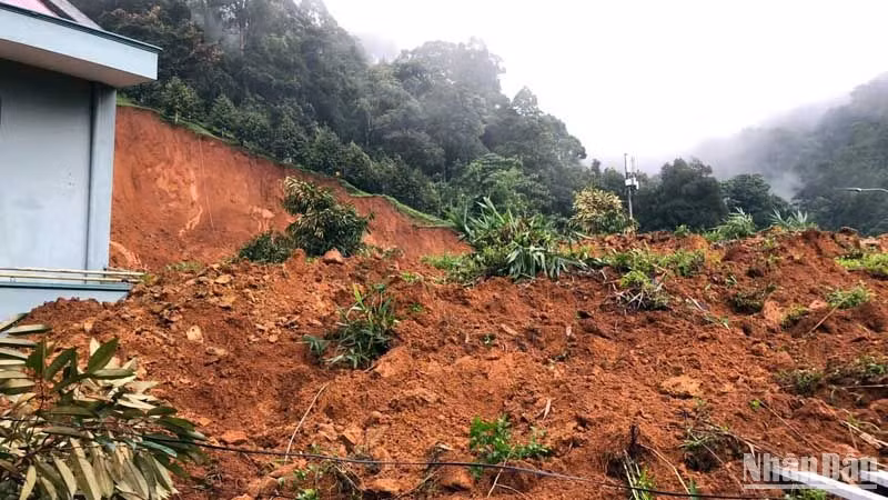 Điểm sạt lở nghiêm trọng trên đèo Bảo Lộc.