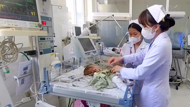 Bé C được điều trị đặc biệt tại Bệnh viện đa khoa Lâm Đồng.