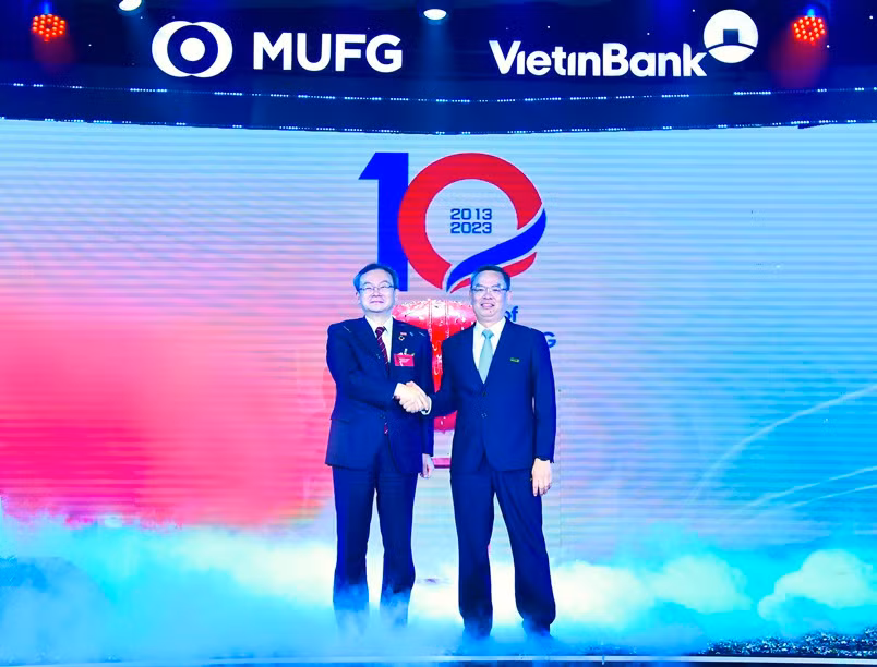 Chủ tịch HĐQT VietinBank và Giám đốc MUFG Bank tại buổi lễ.