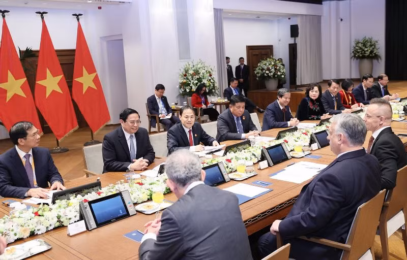 Thủ tướng Phạm Minh Chính hội đàm với Thủ tướng Viktor Orban.