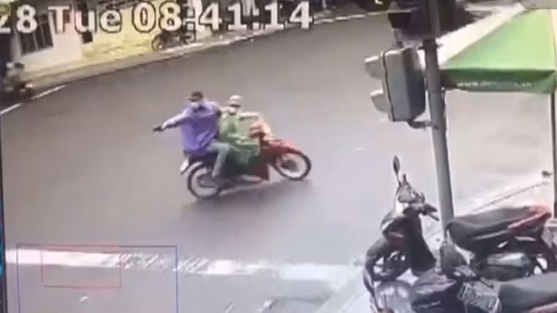 (Ảnh cắt từ clip do người dân cung cấp)