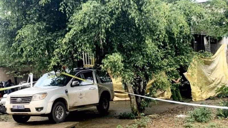 Cơ quan chức năng phong tỏa hiện trường, điều tra vụ việc.