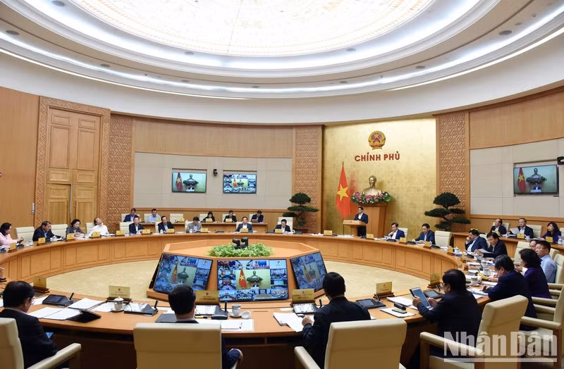 Thủ tướng chủ trì Hội nghị trực tuyến Chính phủ với địa phương về tình hình kinh tế-xã hội, ngày 3/4. (Ảnh: TRẦN HẢI)