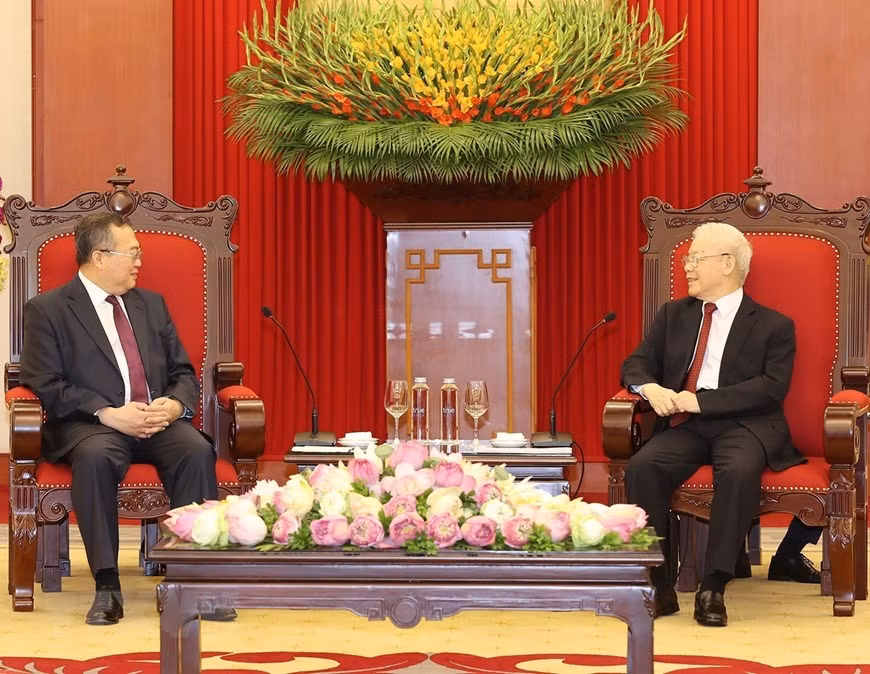 Tổng Bí thư Nguyễn Phú Trọng tiếp Trưởng Ban Liên lạc Đối ngoại Trung ương Đảng Cộng sản Trung Quốc Lưu Kiến Siêu. (Ảnh: Trí Dũng/TTXVN)