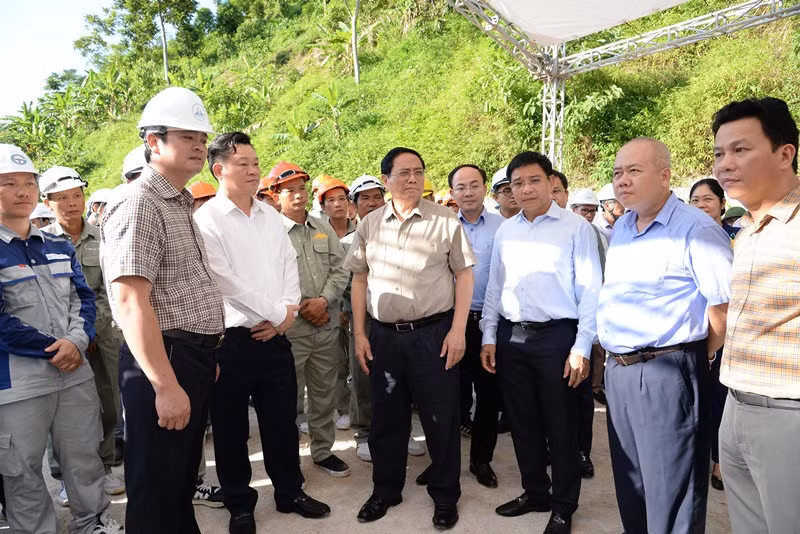 Thủ tướng Phạm Minh Chính chỉ đạo các bộ, ngành, tỉnh Bắc Kạn, Ban quản lý dự án về việc thúc đẩy tiến độ xây dựng tuyến đường.