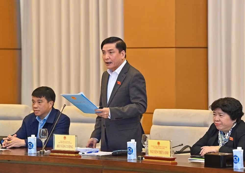 Tổng Thư ký, Chủ nhiệm Văn phòng Quốc hội Bùi Văn Cường phát biểu mở đầu buổi lễ.